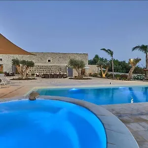 https://villa-casale-arezzo-luxury-with-pool-jacuzzi-marina-di.sicilyhotelsitaly.net